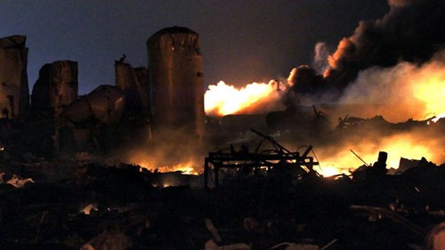 Десятки человек погибли из-за взрыва на заводе по производству удобрений в США - ảnh 1